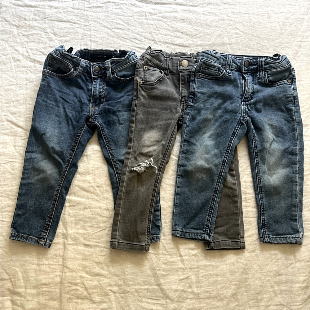 VINTAGE INSPIRED - adorable on!! lot of 3 premium Toddler Unisex Jeans, size 2T